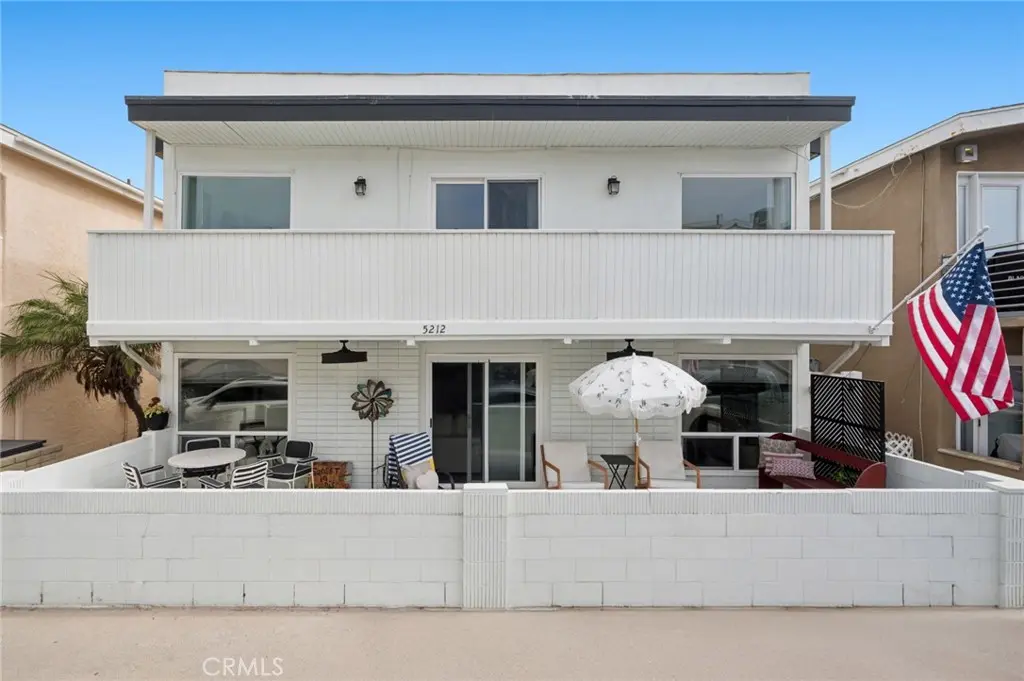 Residential Lease for rent at 5212 Seashore B, Newport Beach, Orange County, CA featuring 4 beds and 2 baths