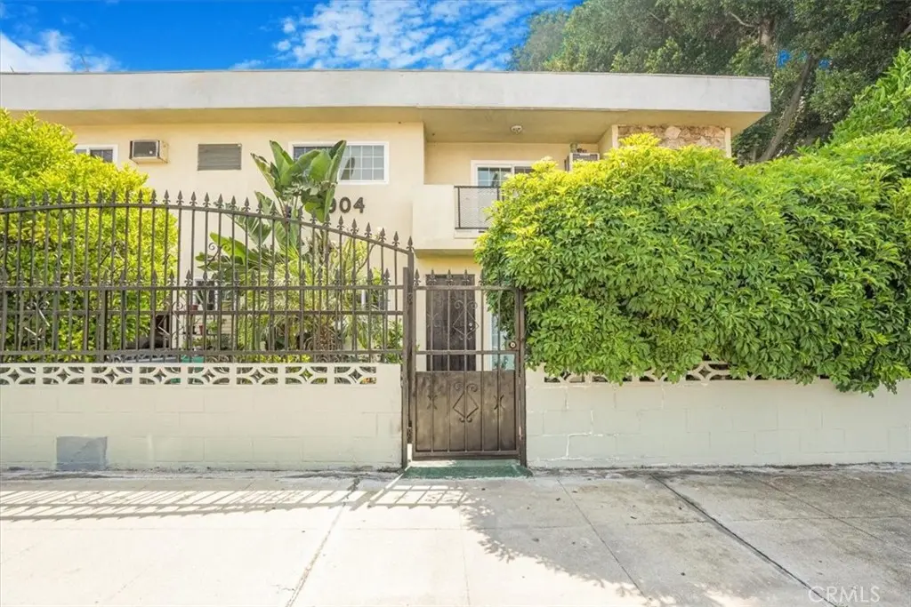 6904 Radford Avenue 1, North Hollywood, CA — listing photo 1