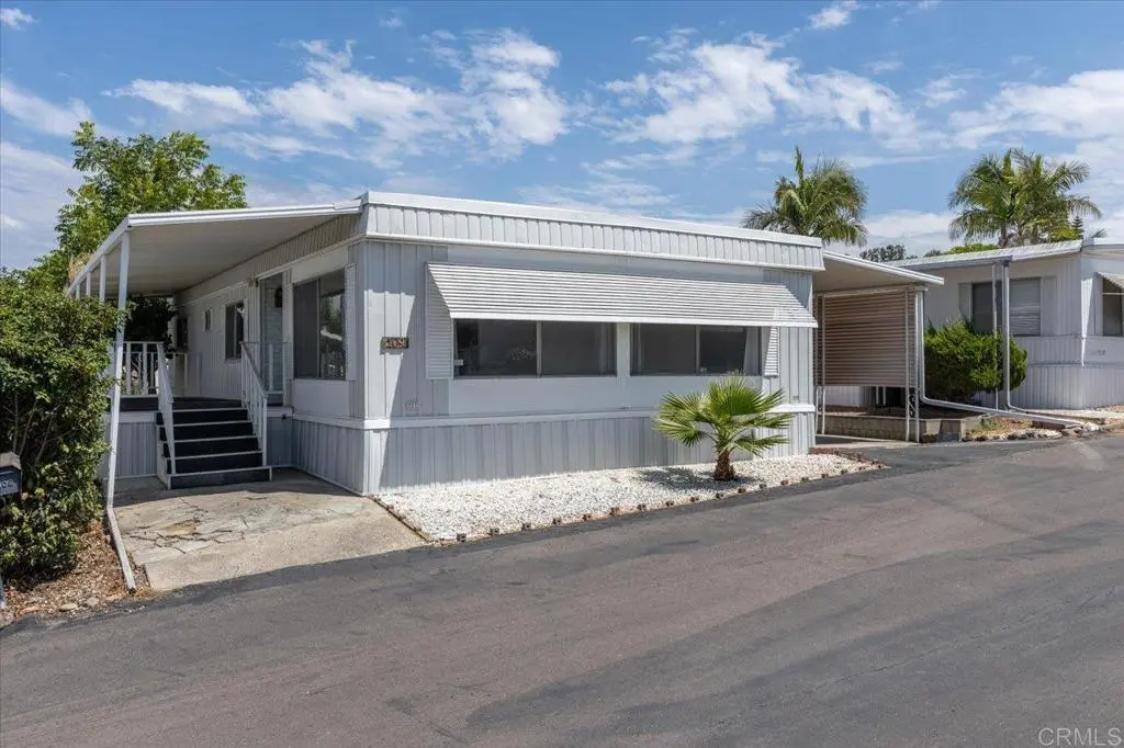 718 Sycamore Avenue 109, Vista, CA — listing photo 1