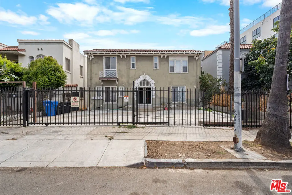 Residential Lease for rent at 926 S Mariposa Avenue, Los Angeles, Los Angeles County, CA featuring 3 beds and 2 baths