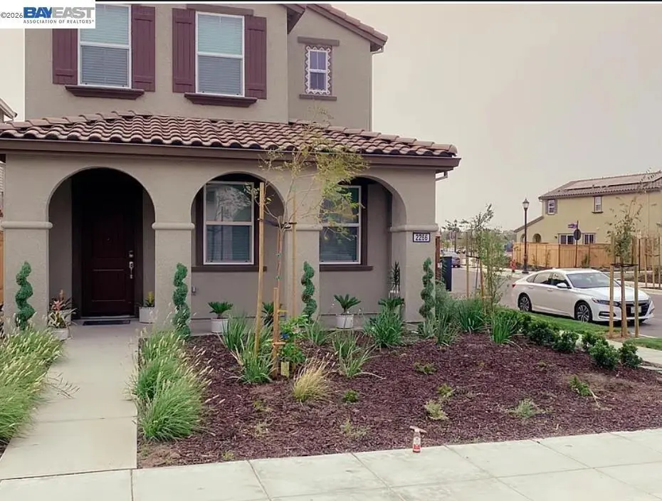 Residential Lease for rent at 2266 S Stunham Ln, Mountain House, San Joaquin County, CA featuring 4 beds and 3 baths