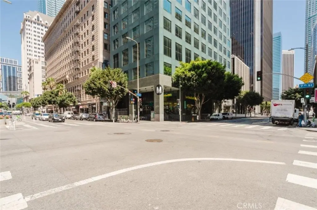 Condominium for sale at 655 S Hope Street 606, Los Angeles, CA featuring 1 bed and 1 bath
