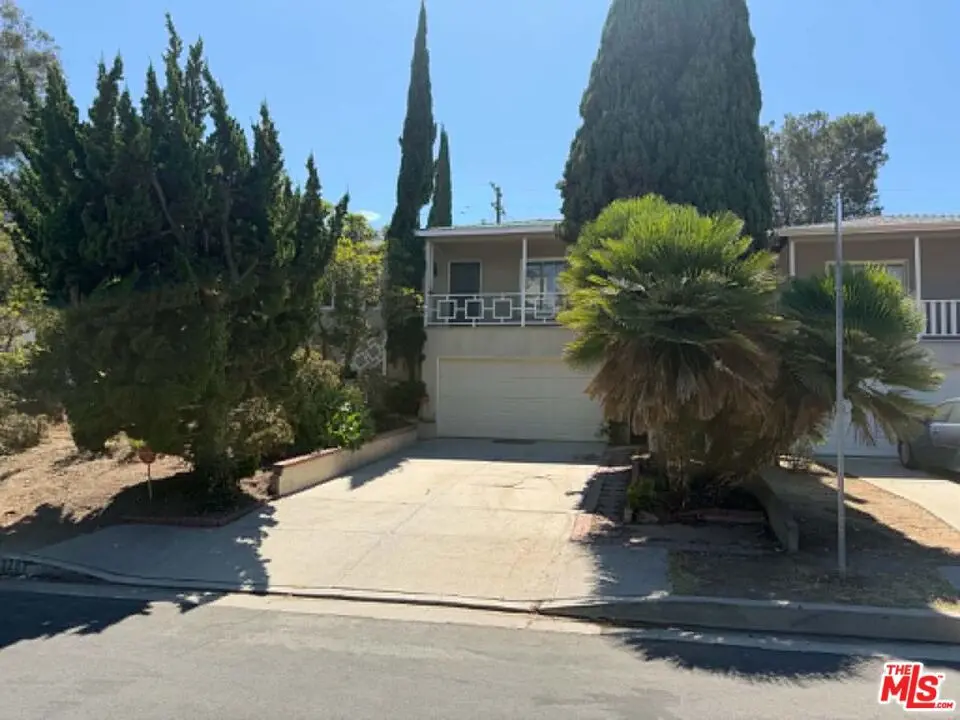 Residential Lease for rent at 3283 Kelton Avenue, Los Angeles, Los Angeles County, CA featuring 3 beds and 3 baths