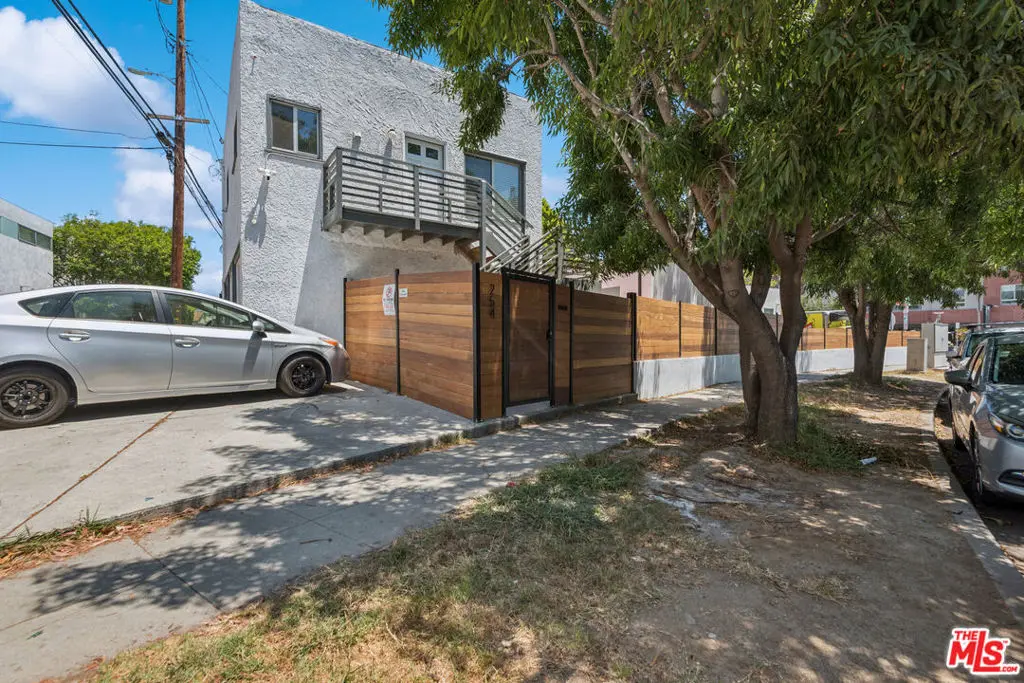 254 5th Avenue, Venice, CA — listing photo 1