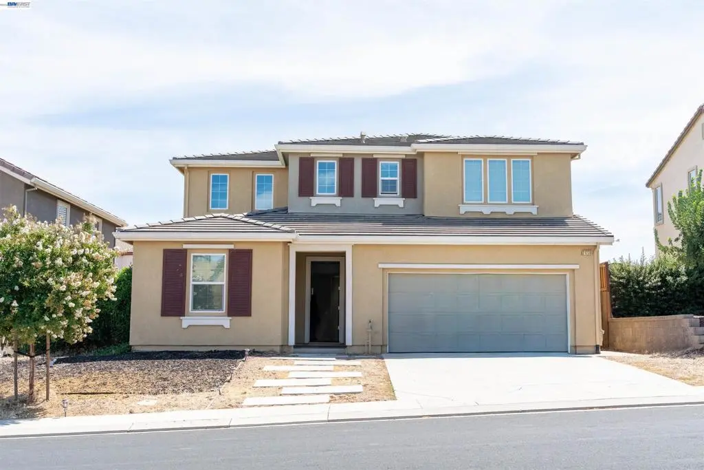 Residential Lease for rent at 21236 Grapevine Dr, Patterson, Stanislaus County, CA featuring 4 beds and 3 baths