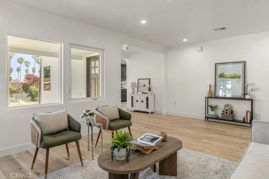 Single Family Residence for sale at 5419 S Rimpau, Los Angeles, CA featuring 3 beds and 2 baths