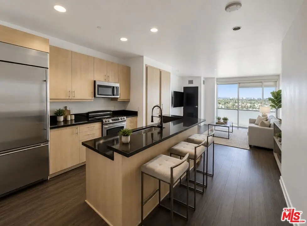 Condominium for rent at 8601 Wilshire Blvd 902, Beverly Hills, CA featuring 1 bed and 2 baths
