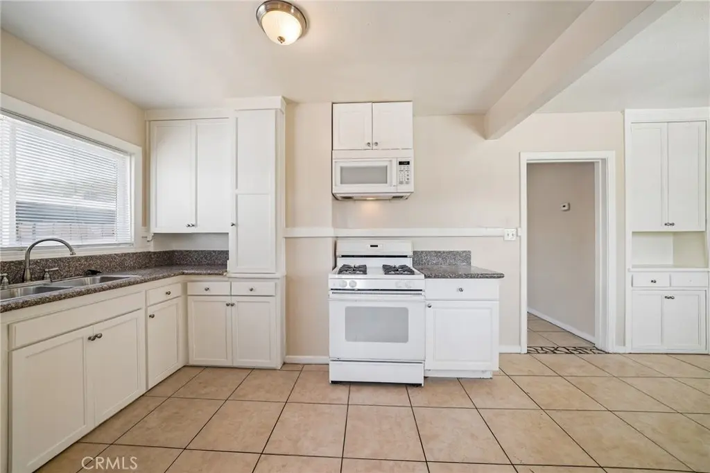 12814 Benson B, Chino, CA — listing photo 1