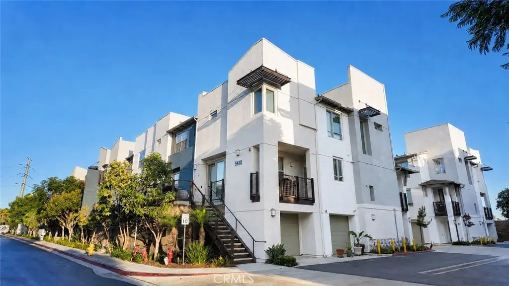 Residential Lease for rent at 5410 W 149th 2, Hawthorne, Los Angeles County, CA featuring 2 beds and 2 baths