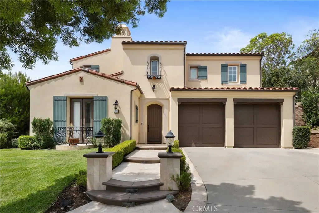 Single Family Residence for rent at 33 Trumpet Vine, Irvine, CA featuring 5 beds and 5 baths