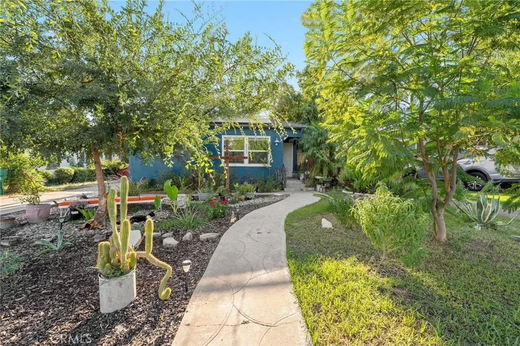 2325 Barnett, Bakersfield, CA — listing photo 1