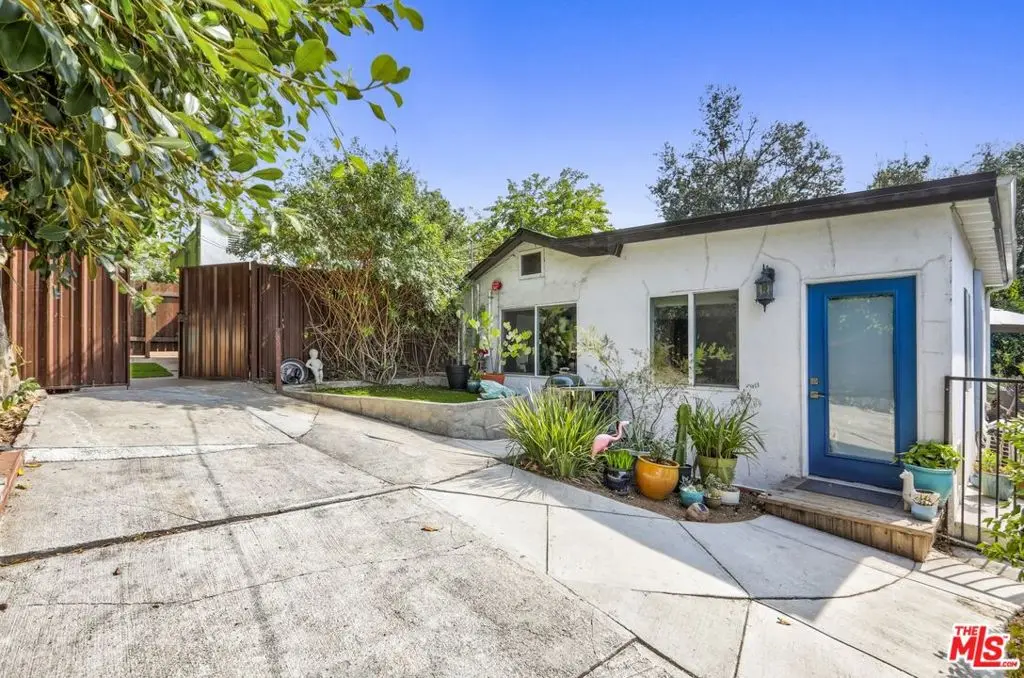 Residential Lease for rent at 4935 1/2 Glacier, Los Angeles, Los Angeles County, CA featuring 1 bed and 1 bath