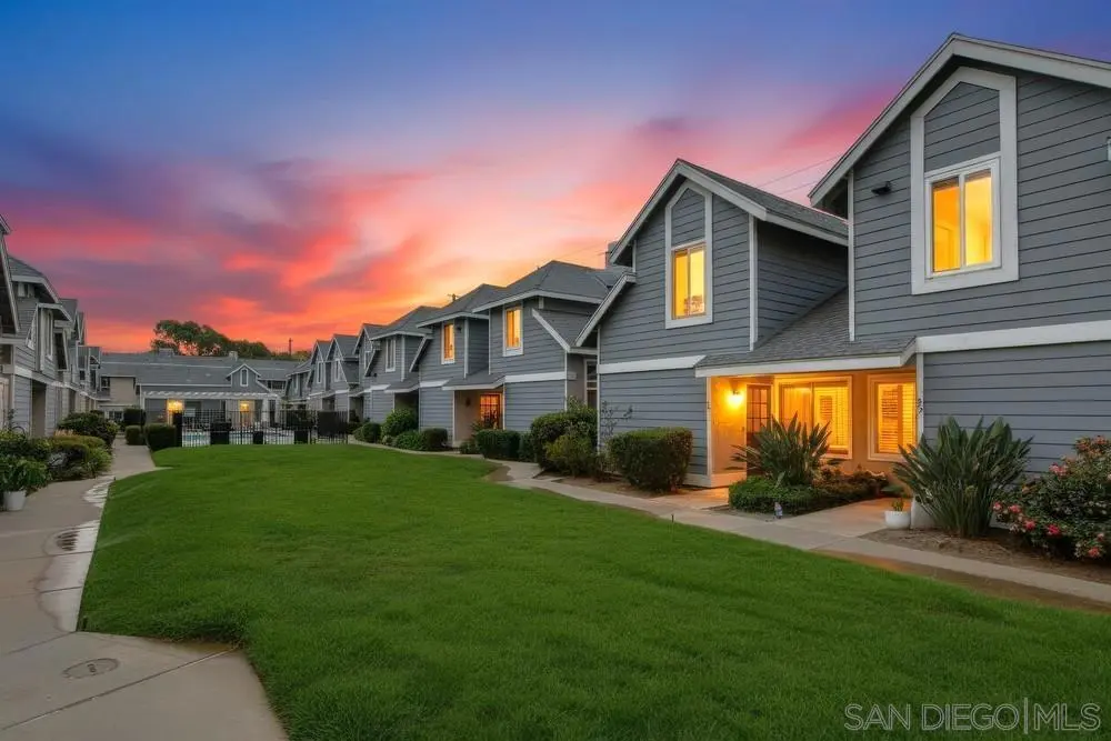 Condominium for sale at 13221 Westmark 28, Poway, CA featuring 2 beds and 3 baths