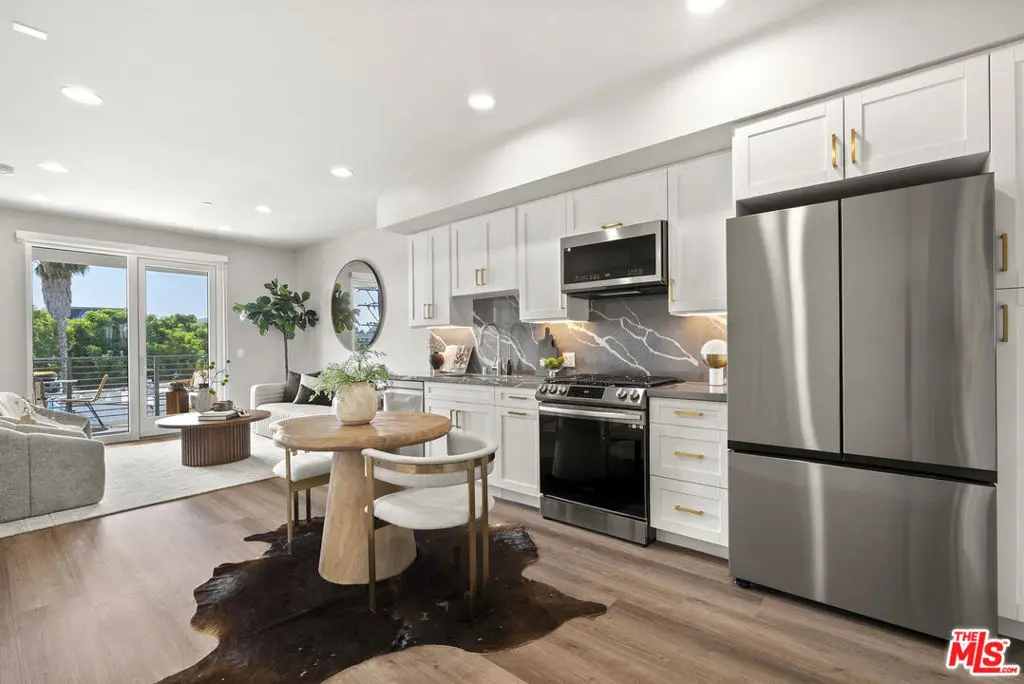 7428 Santa Monica Boulevard 204, West Hollywood, CA — listing photo 1