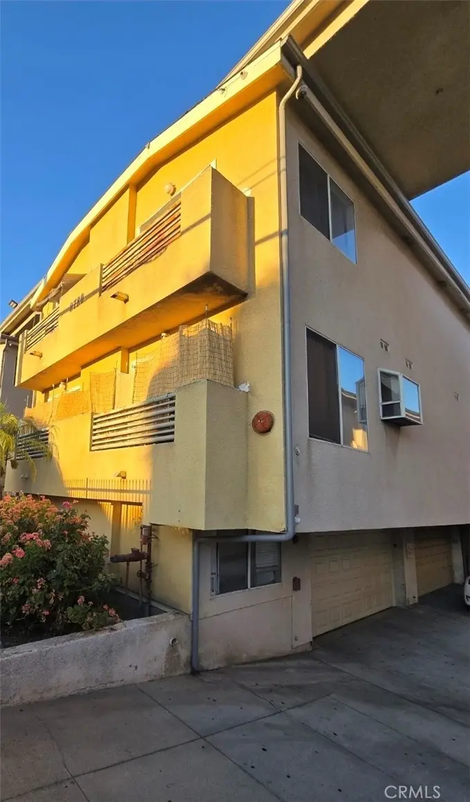 Condominium for sale at 8780 Burnet 12, Los Angeles, CA featuring 4 beds and 3 baths