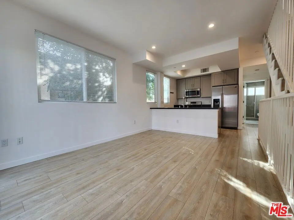 Residential Lease for rent at 1211 1/2 Fedora Street, Los Angeles, Los Angeles County, CA featuring 3 beds and 3 baths
