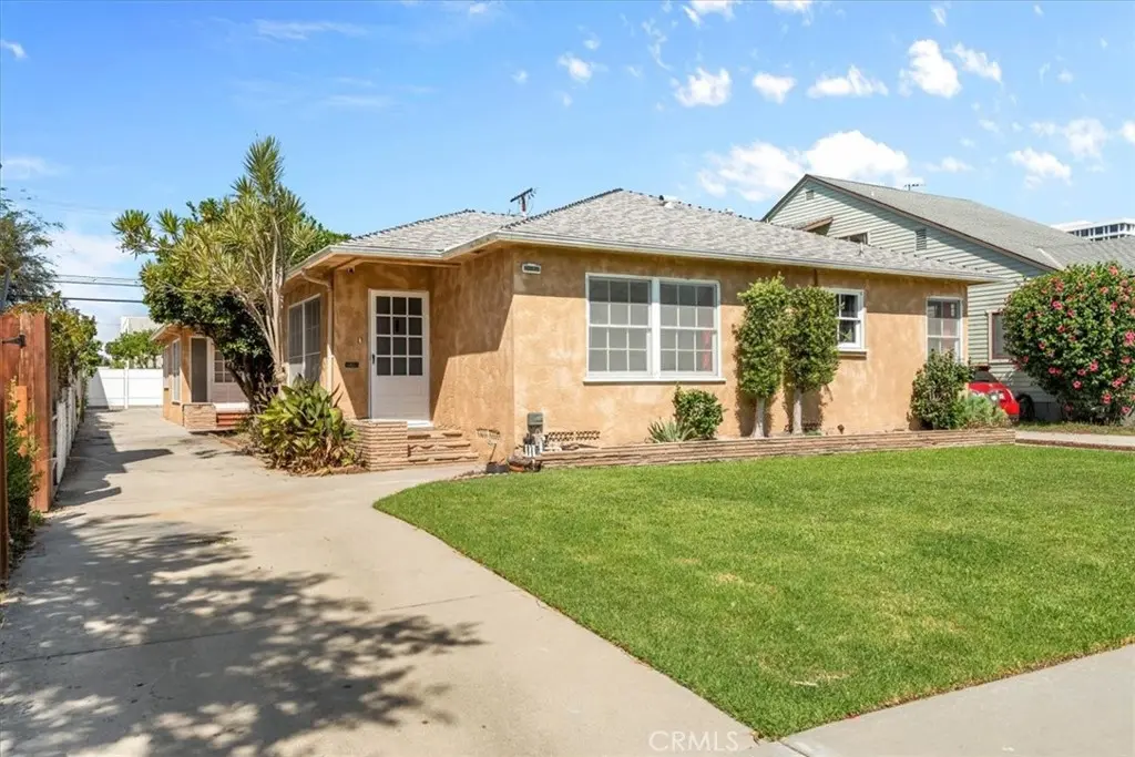 Duplex for sale at 3633 Lime, Long Beach, CA