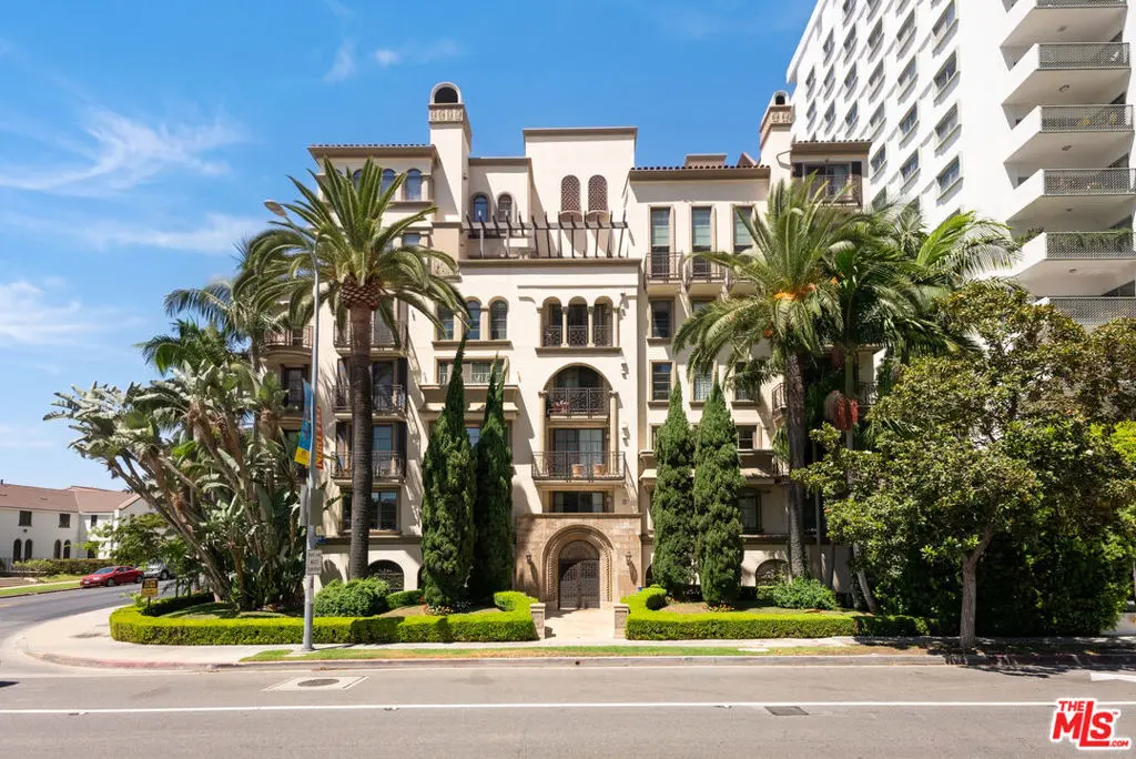 Residential Lease for rent at 10795 Wilshire Boulevard 304, Los Angeles, Los Angeles County, CA featuring 2 beds and 3 baths