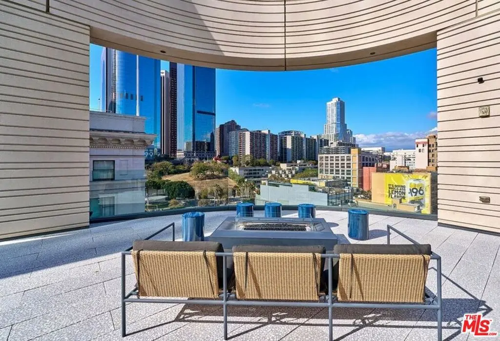 Residential Lease for rent at 400 S Broadway 917, Los Angeles, Los Angeles County, CA and 1 bath