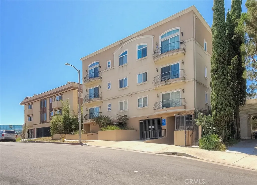 Condominium for sale at 971 S St Andrews Place 101, Los Angeles, CA featuring 2 beds and 2 baths