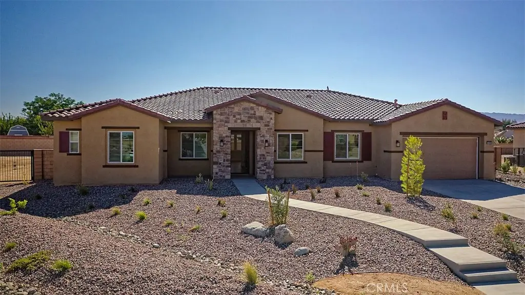 12985 Davona Dale Road, Apple Valley, CA — listing photo 1