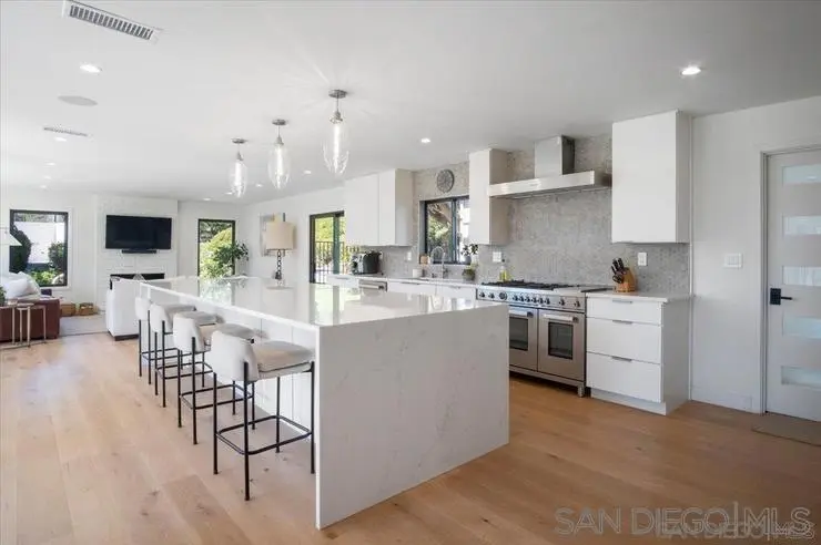 Residential Lease for rent at 4905 EL ARCO IRIS, Rancho Santa Fe, San Diego County, CA featuring 5 beds and 4 baths