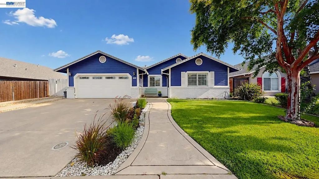 Single Family Residence for sale at 771 Twin Hills Dr, Galt, CA featuring 4 beds and 2 baths