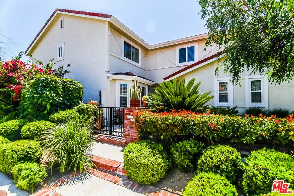 Single Family Residence for rent at 19550 Turtle Springs Way, Los Angeles, CA featuring 3 beds and 3 baths