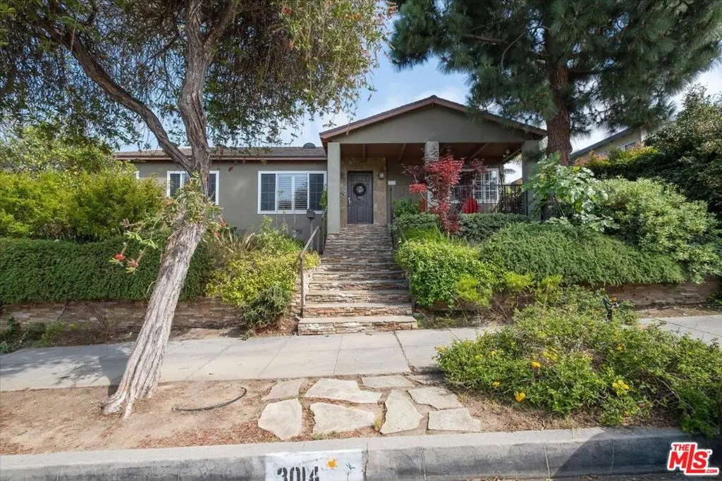 Single Family Residence for rent at 3014 URBAN Avenue, Santa Monica, CA featuring 4 beds and 3 baths