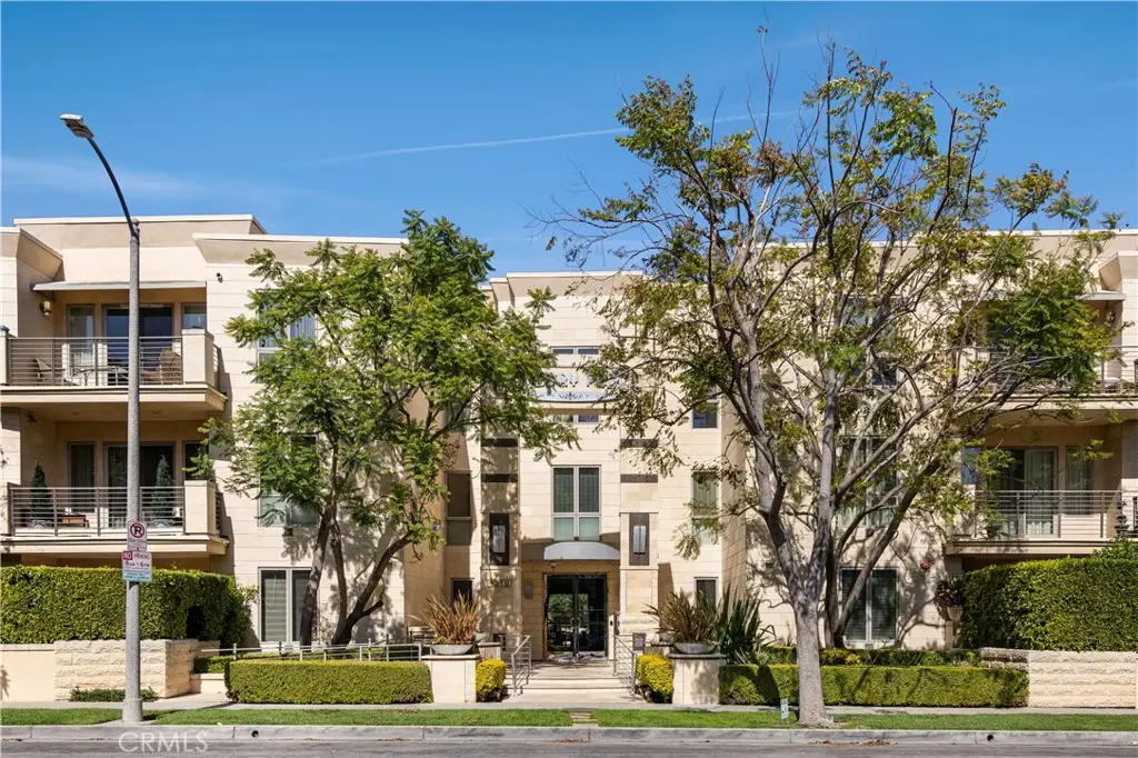 Condominium for sale at 1318 Roxbury S 210, Los Angeles, CA featuring 2 beds and 3 baths