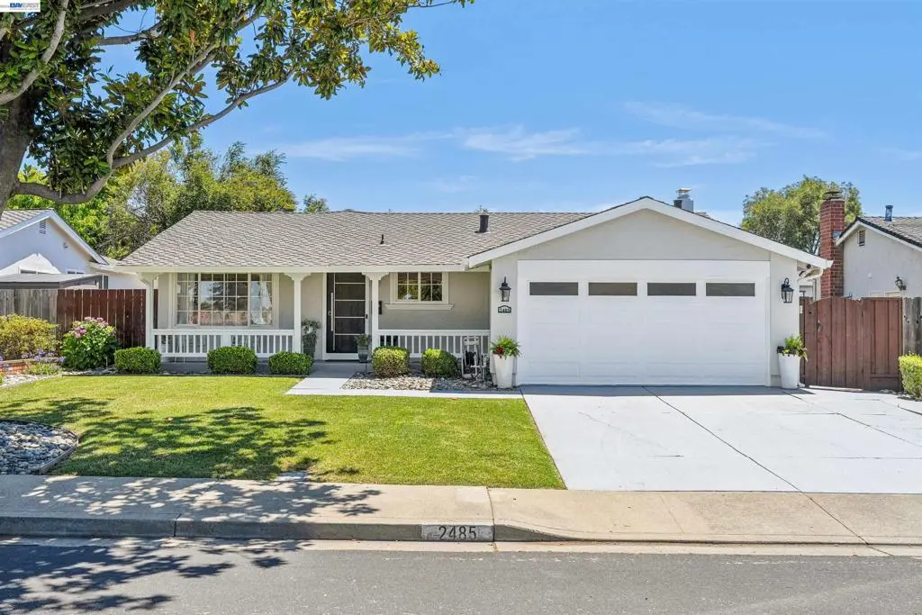 Single Family Residence for rent at 2485 Medallion Dr, Union City, CA featuring 3 beds and 2 baths