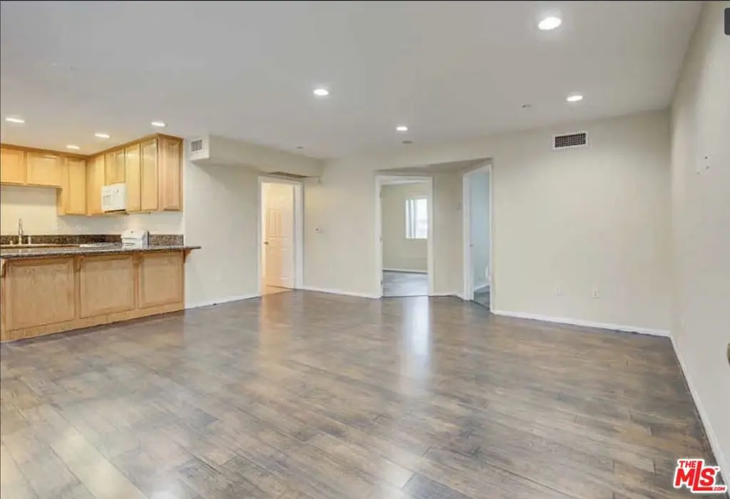 6815 Baird Avenue 2, Reseda, CA — listing photo 1
