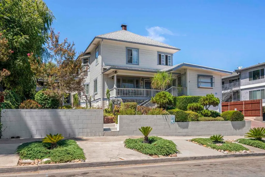 4554 Date Avenue, La Mesa, CA — listing photo 1