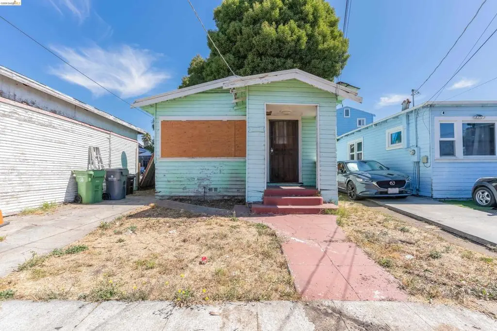 Single Family Residence for sale at 7014 Holly St, Oakland, CA featuring 1 bed and 1 bath