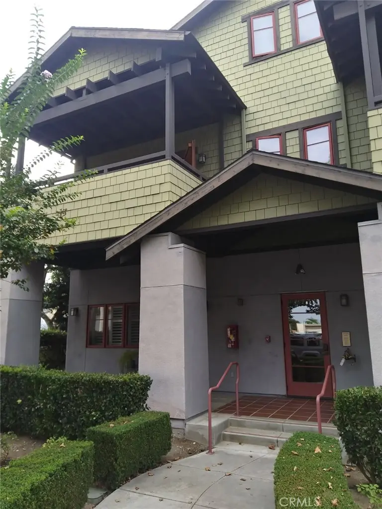 Condominium for sale at 148 N Vermont Avenue A, Glendora, CA featuring 1 bed and 2 baths