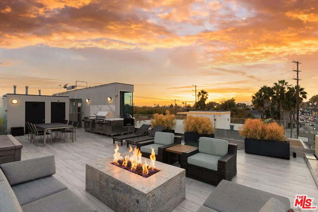 1712 Abbot Kinney Boulevard, Venice, CA — listing photo 1