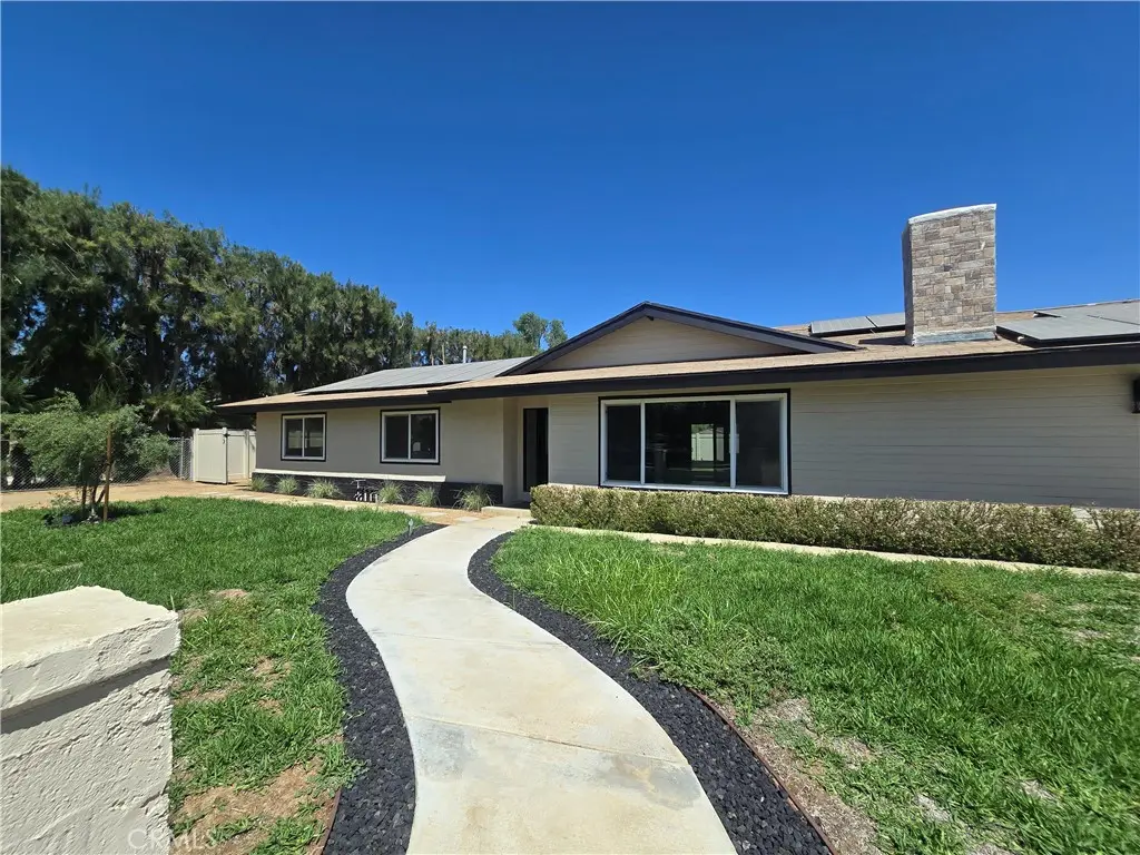 Single Family Residence for rent at 1531 Elm Drive, Norco, CA featuring 3 beds and 2 baths