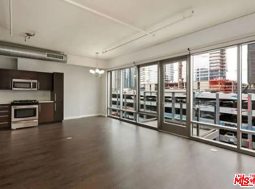 Residential Lease for rent at 1100 S Hope Street 614, Los Angeles, Los Angeles County, CA featuring 1 bed and 1 bath