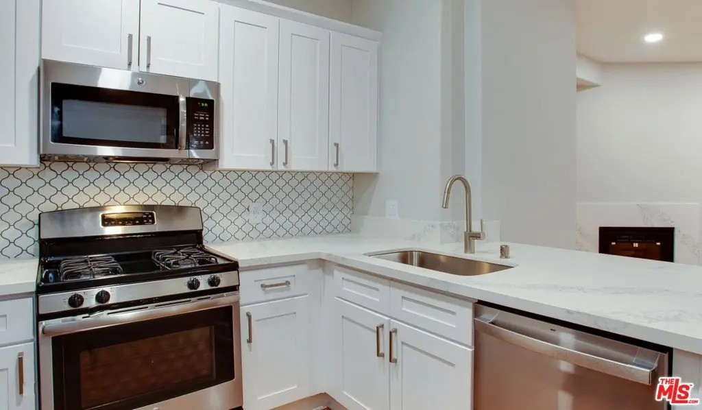 Residential Lease for rent at 5557 W 6th Street 3-103, Los Angeles, Los Angeles County, CA featuring 1 bed and 1 bath