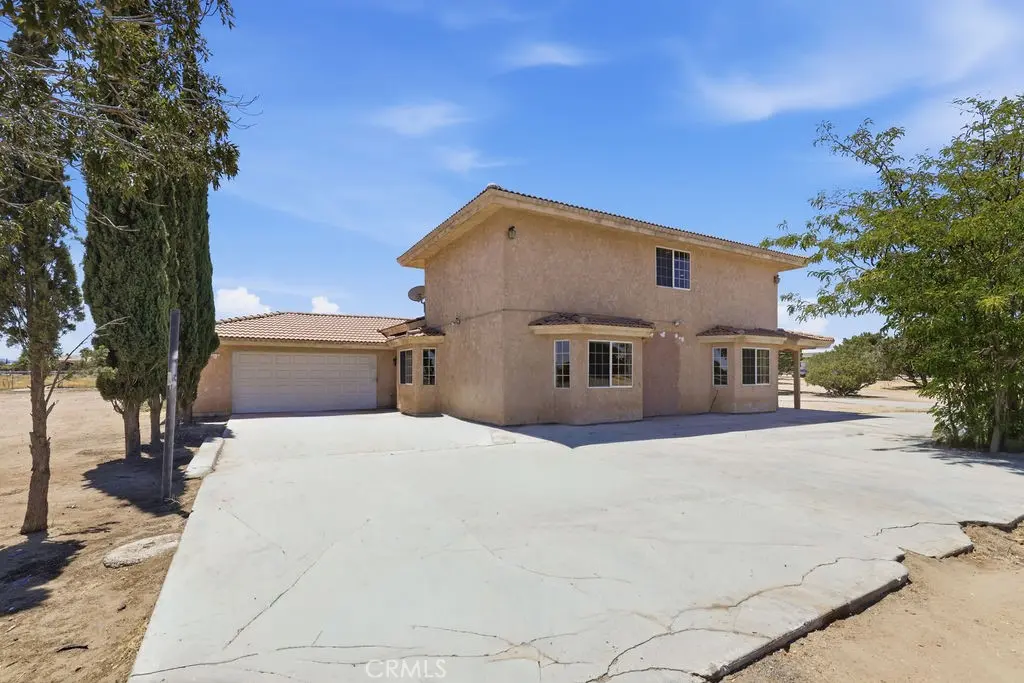 8173 Bandicoot Trail, Hesperia, CA — listing photo 1