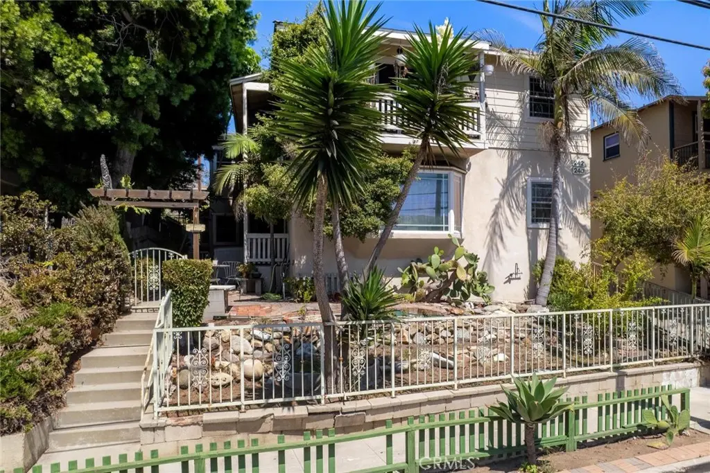 240 Hampton Drive, Venice, CA — listing photo 1