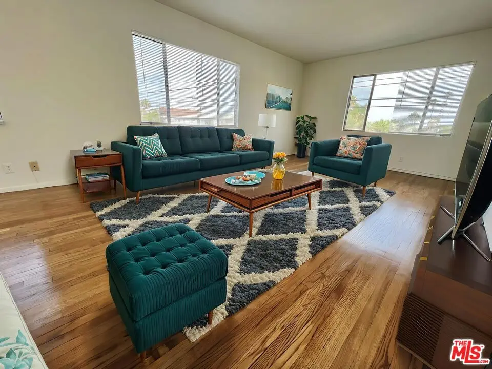 Residential Lease for rent at 10303 Palms Boulevard 5, Los Angeles, Los Angeles County, CA featuring 2 beds and 1 bath