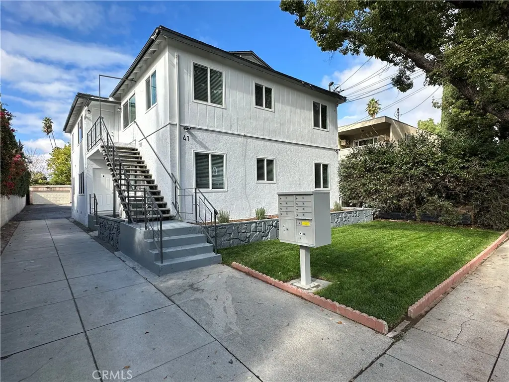 Apartment for rent at 41 N Sierra Bonita Avenue D, Pasadena, CA featuring 2 beds and 1 bath