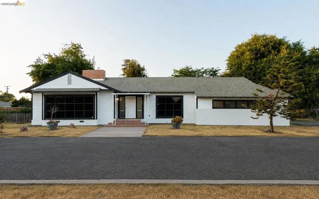 Single Family Residence for sale at 392 W Grand AVE, Porterville, CA featuring 3 beds and 3 baths