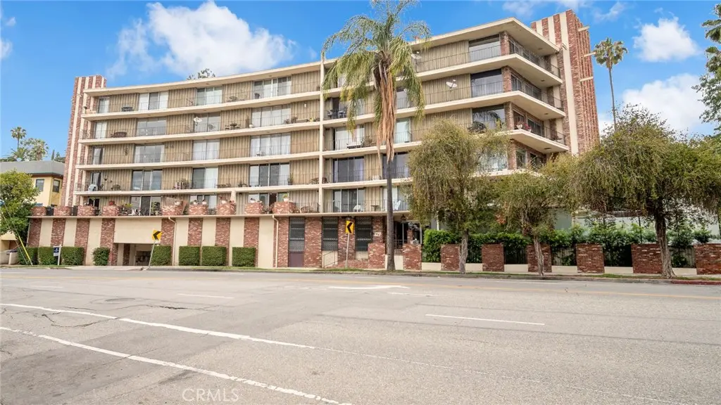 Residential Lease for rent at 2260 N Cahuenga Blvd 106, Los Angeles, Los Angeles County, CA featuring 1 bed and 1 bath