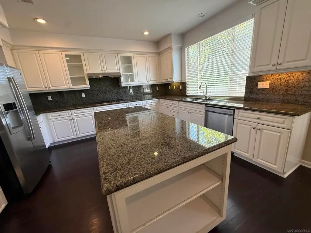 Single Family Residence for rent at 2750 Dove Tail Dr, San Marcos, CA featuring 5 beds and 5 baths