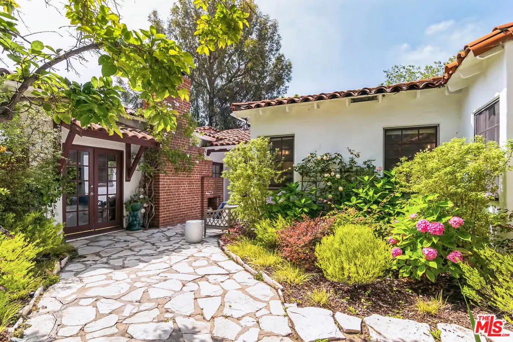 Single Family Residence for rent at 451 Veteran Avenue, Los Angeles, CA featuring 3 beds and 2 baths