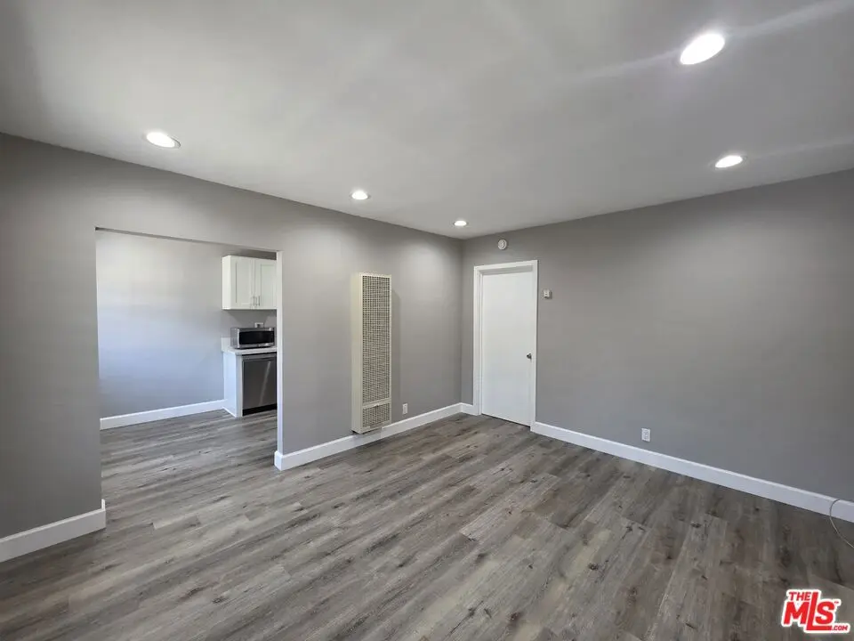 Apartment for rent at 1430 Franklin Street E, Santa Monica, CA featuring 1 bed and 1 bath