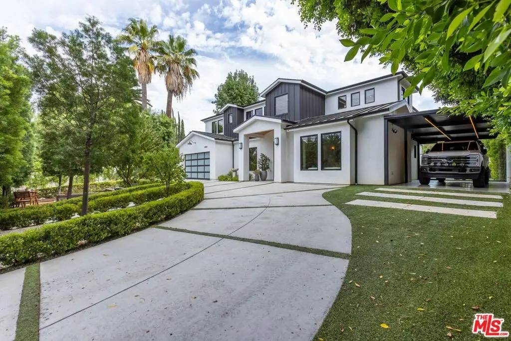 18938 Wells Drive, Tarzana, CA — listing photo 1
