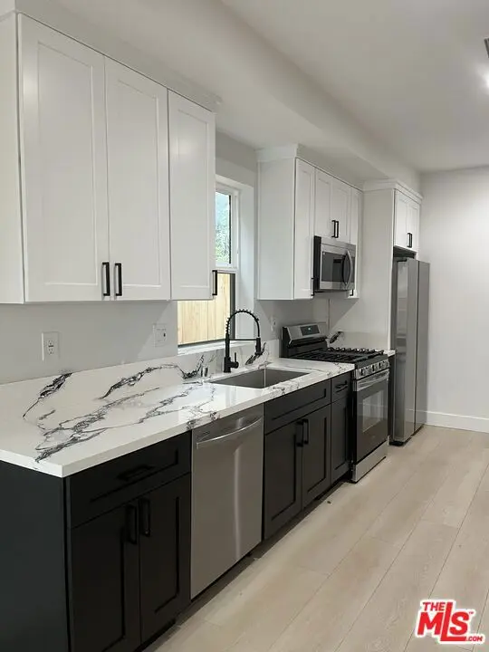 Condominium for rent at 212 E 29th Street 216, Los Angeles, CA featuring 4 beds and 5 baths